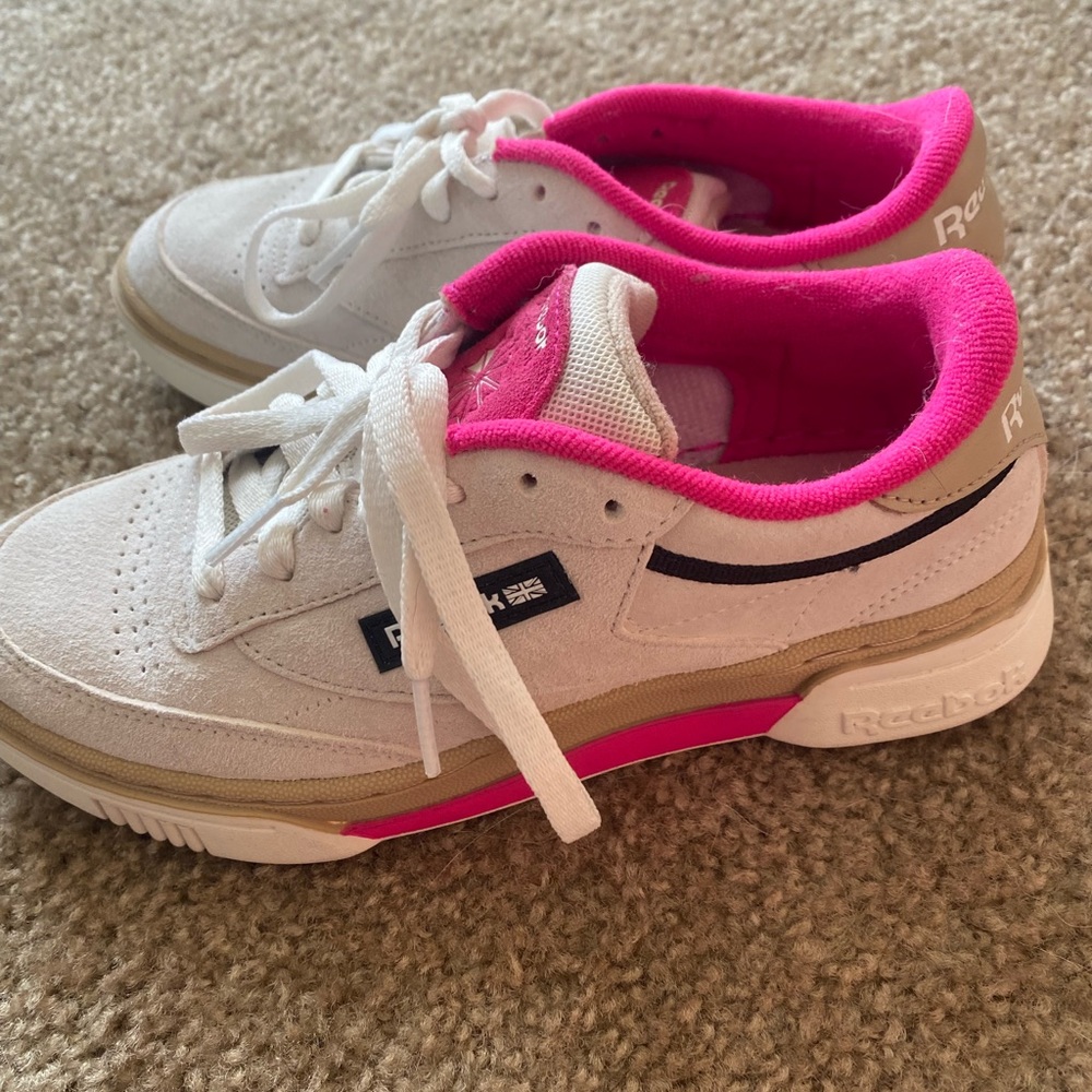 NEVR WORN Reebok sneakers